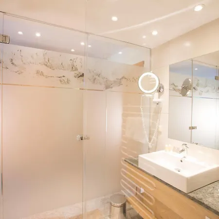 Готель Schuetterhof 4*